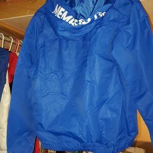 Members only saw a small windbreaker with hoodie new